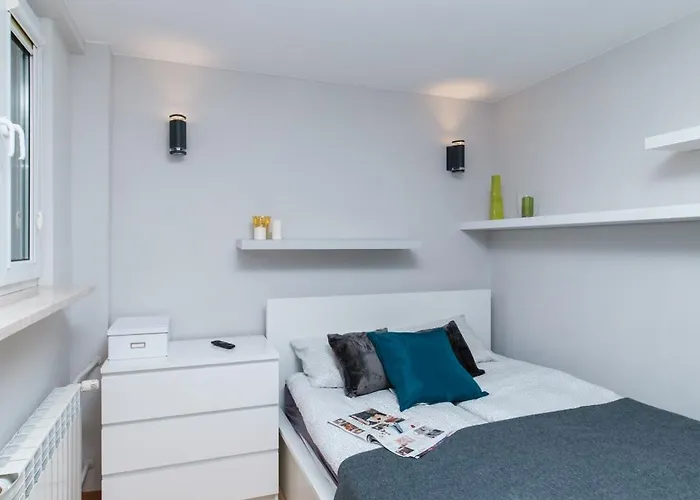 Inside Solec Iii Apartament